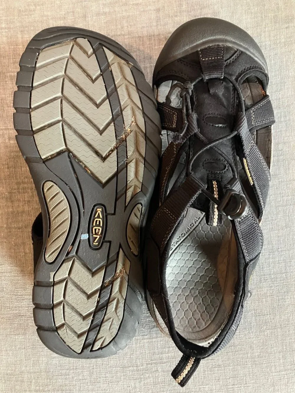 KEEN Newport H2 Mens 10.5 Black Hiking Water Sandals Closed Toe Outdoor Shoes